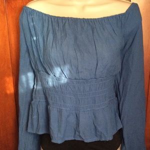 Off shoulders blouse